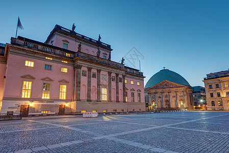 柏林国家歌剧院和圣赫德维希斯大教堂图片