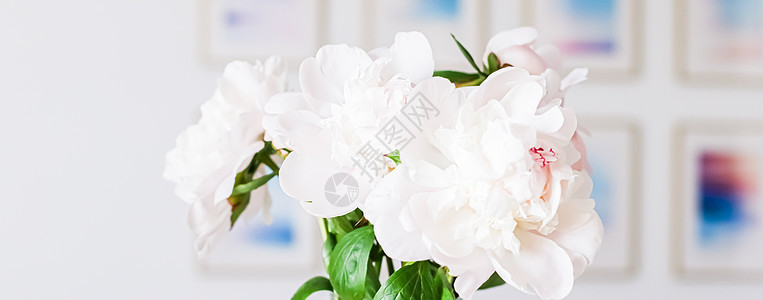 花瓶中鲜花花束 作为家居装饰 豪华室内设计和装饰 花朵 品牌图片