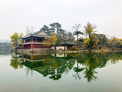 碎花小小世界纪念碑屋顶高清图片