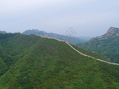 中国长城的空中景象 著名的里程碑式大墙和山岳图片