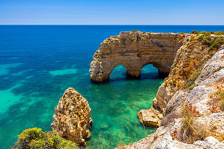 阿尔加夫葡萄牙马林哈海滩的自然洞穴 马里尼亚 波尔蒂芒图片