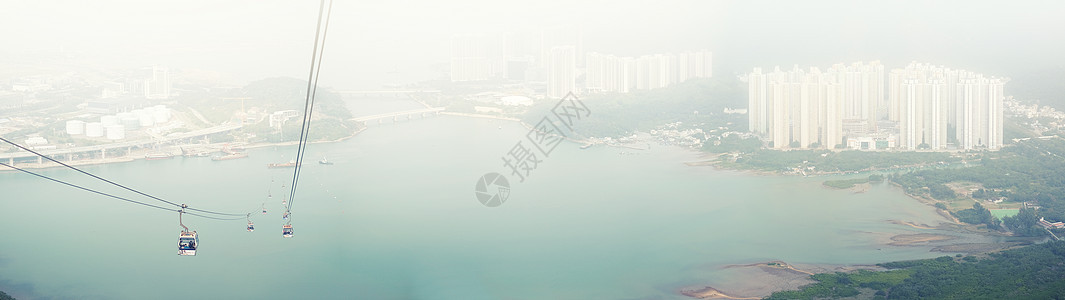 香港公园的雾中全景有线汽车图片