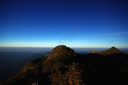 有云云和山岳 旅游 土地 场景 阳光 太阳 乌克兰 环境图片