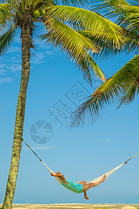 在沙滩吊床上的女人 异国情调 太阳 美丽的 岛 海滩图片