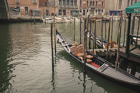 Gondolas 系于威尼斯图片