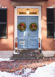 Beacon Hill地区前门有圣诞花环的房子 市中心 寒冷的图片