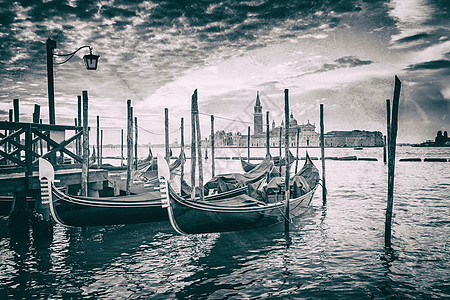 威尼斯的贡多拉斯 运河 夏天 历史性 文化 镇图片