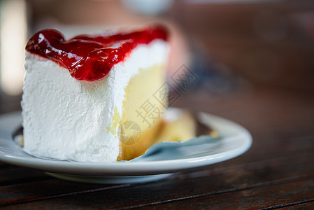 蛋糕奶油是庆祝晚宴的甜甜甜点 盘子 健康 夏天图片