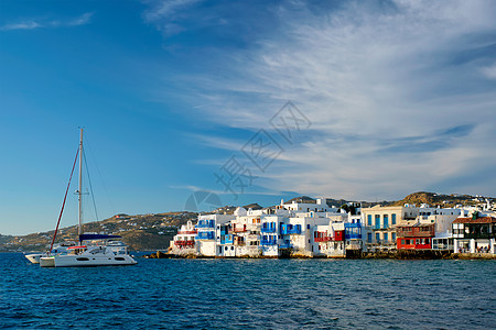希腊米科诺斯日落 港口有游轮和游艇 旅游 风景图片