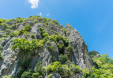 的鳄鱼或鳄鱼山或山 晴天 蓝天 泰国 爬坡道 云图片素材