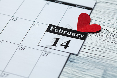 2月14日情人节 红纸之心 日历 白色的 天背景图片