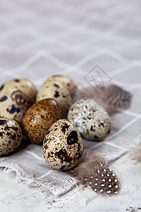 在混凝土背景的灰布布布布布上 健康 复活节彩蛋 食物图片