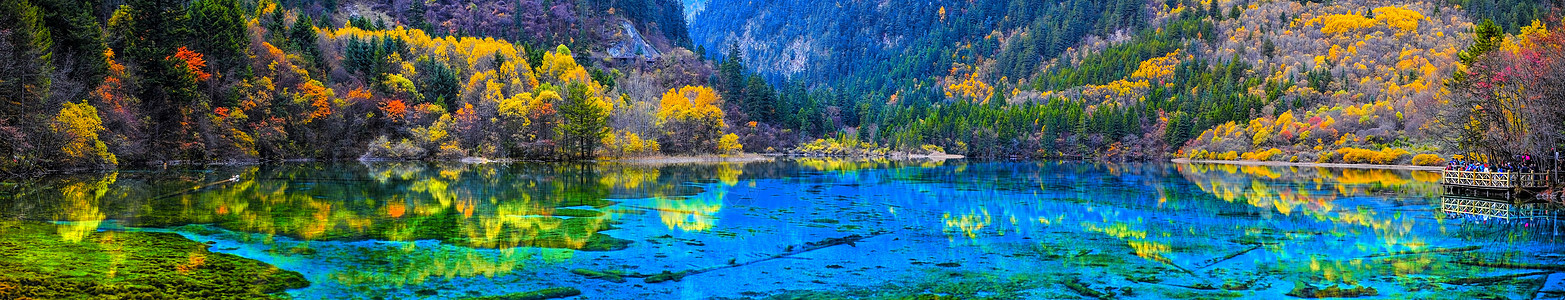 五花湖水晶清水的全景 Mu 图片