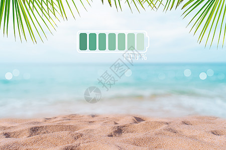 完全充电电池100%的标志性图标 在奈塔里夏日沙滩上放假 假期很长的周末休息时间 天空 贴纸图片