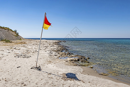 从海边的海景在夏季作为背景 云 季节 太阳 晴天图片