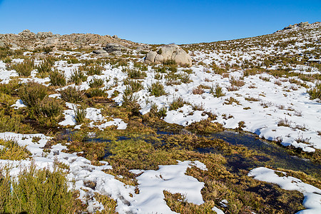 冬季风景和雪雪 美丽 蓝色的 云 天空 自然 旅行图片