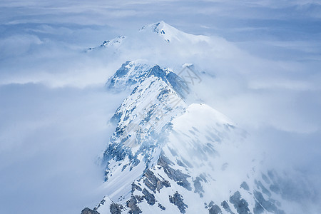 瑞士天空线从西边的天线上的 雪丘 寒冷的 假期图片