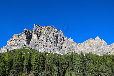 多洛米特山脉和森林——多洛米特人 意大利 欧洲 夏天 高山图片