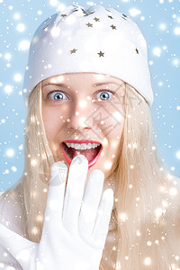 圣诞快乐和闪亮的雪地背景 金发美女P 新年图片