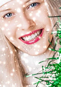 圣诞快乐和闪亮的雪地背景 金发美女P 树图片
