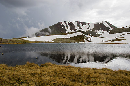 阿尔卑斯山湖地貌 多姿多彩的自然观 格鲁吉亚湖 旅行目的地 天气 水图片