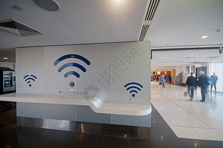 机场旅客免费无wi-fi的机场标志 移动 机身图片