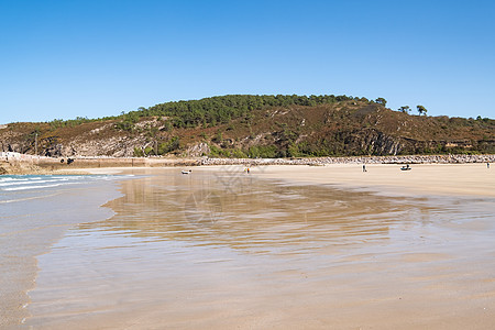 Britt的“Sables d'or les pins”镇的大沙滩 低潮 全景图片