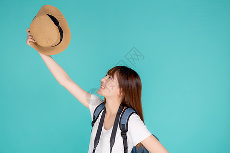 美丽的肖像 年轻的年轻亚洲女人 微笑和抱着帽子 夏天 女性图片