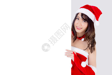 圣诞老人海报美丽的年轻亚洲圣诞老人女人拿着白色背景的圣诞节空白板 美女模特亚洲女孩在圣诞假期和新年展示空横幅纸海报做广告 十二月背景