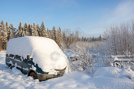 车厢被白雪的深层遮盖 上面有空间影印件图片