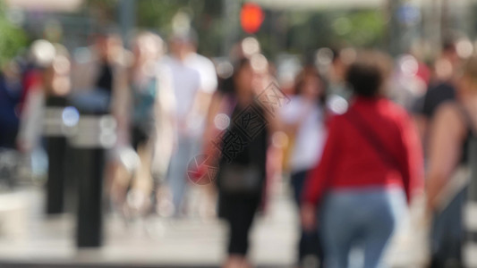 美国拉斯维加斯大道上散乱的人群 道路交叉口人行横道 拥挤的市中心人行道上匿名模糊的行人 罪恶之城面目全非的美国公民 镇 旅游度假图片