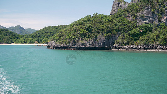 靠近旅游胜地苏梅岛天堂热带度假胜地的安通国家海洋公园海洋中的岛屿群 泰国湾的群岛 具有复制空间的田园诗般的绿松石海自然背景 海岸图片