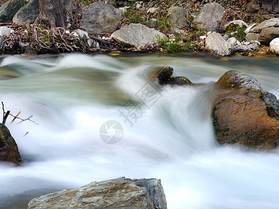 纯清河水 清澈河流水 小屋 溪流 环境 岩石图片