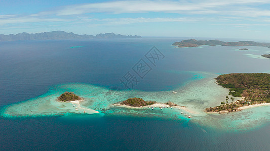 拥有白沙滩的热带小岛 顶层风景 船 蓝色的图片