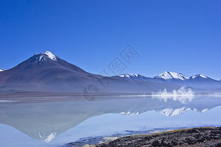 高峡平湖高平湖 玻利维亚 南美洲 拉古纳佛得角 绿湖 徒步区 山脉背景