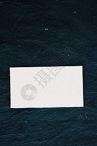 黑石背景白纸牌 豪华品牌平板套版和模型品牌身份设计等白色商业名卡 框架 宏观图片
