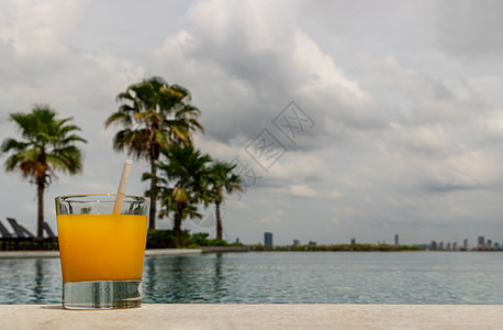 泳池旁边的放松时刻 休息一会吧 享受新鲜橙汁喝点饮料吧 城市景观 旅行图片