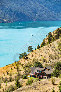 在卡拉马卡湖和洛基山的风景中 加拿大 岭图片