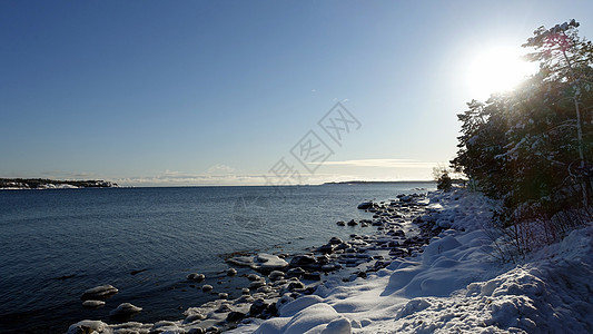 冬天清晨 阳光照在雪湾上 海岸 太阳 支撑 岛图片