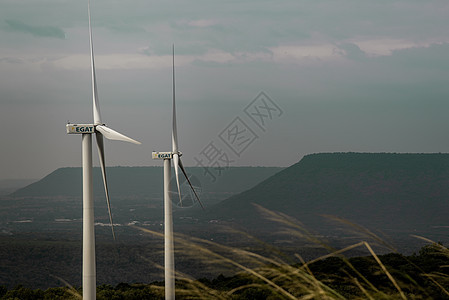 Lantakong大坝山上的Lamakhong风涡轮发电机 云 美丽的图片