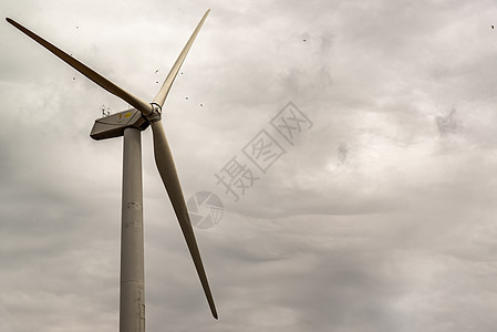 Lantakong大坝山上的Lamakhong风涡轮发电机 天 蓝色的图片