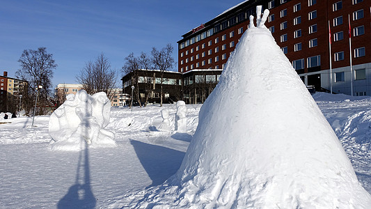 艺术 冬季在瑞典北部基律纳雪雪中心的一个广场上雕冰的石刻 天 公园图片