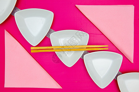 烧烤碗和竹筷子作为寿司食物 庆典 假期 对称 桌子图片