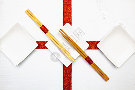 烧烤碗和竹筷子作为寿司食物 银器 正方形 用餐 餐具图片