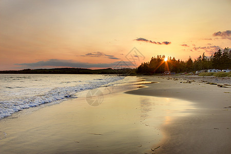 里瑟海滩日落图片