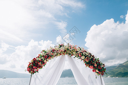 黑山海滩上的婚礼拱门 全美的观感图片