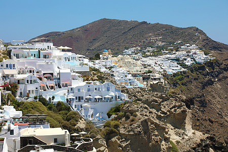 希腊Cyclades群岛岩石上的白色房屋村庄的图景 圣托里尼图片