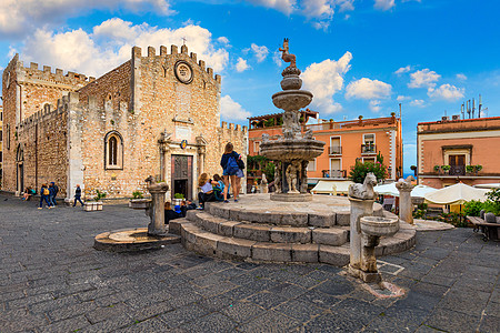西西里岛陶尔米纳市巴里圣尼古拉斯大教堂的正面图 陶尔米纳大教堂 / 陶尔米纳 西西里岛 意大利图片