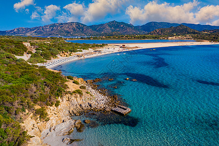 在意大利撒丁岛 Sardegna 的维拉西缪斯 Villasimius 可以欣赏到沙滩 游艇和蔚蓝海水的全景 假期 撒丁岛最好的图片