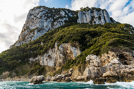 意大利Tyrrhenian海的Capri岛Silhouette 从船上看到 那不勒斯 游客图片